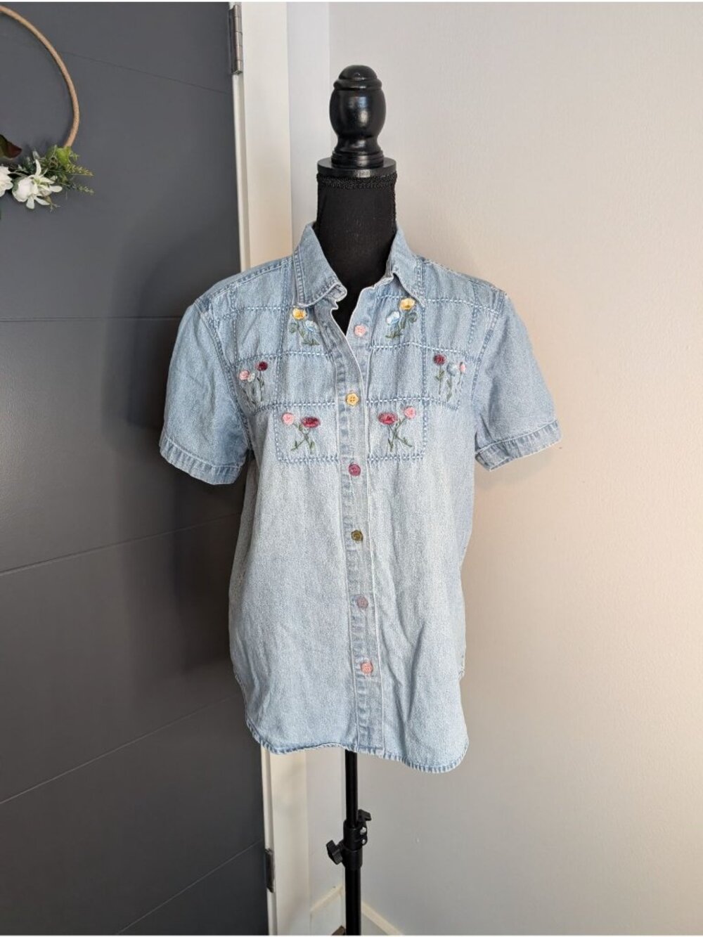 Vintage 90s Lemon Grass Embroidered Floral Button-Up Short Sleeve Denim Shirt PM